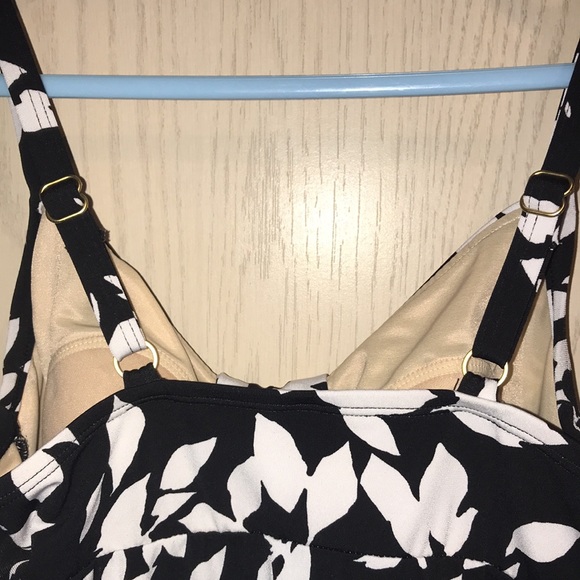 Lands’ End Women’s Size 6 Floral Swim Tankini Top Black White with Padded Bra - Picture 3 of 10